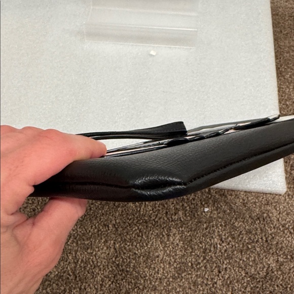 Karl Lagerfeld Paris Maybelle patch graphic wristlet - Picture 4 of 5